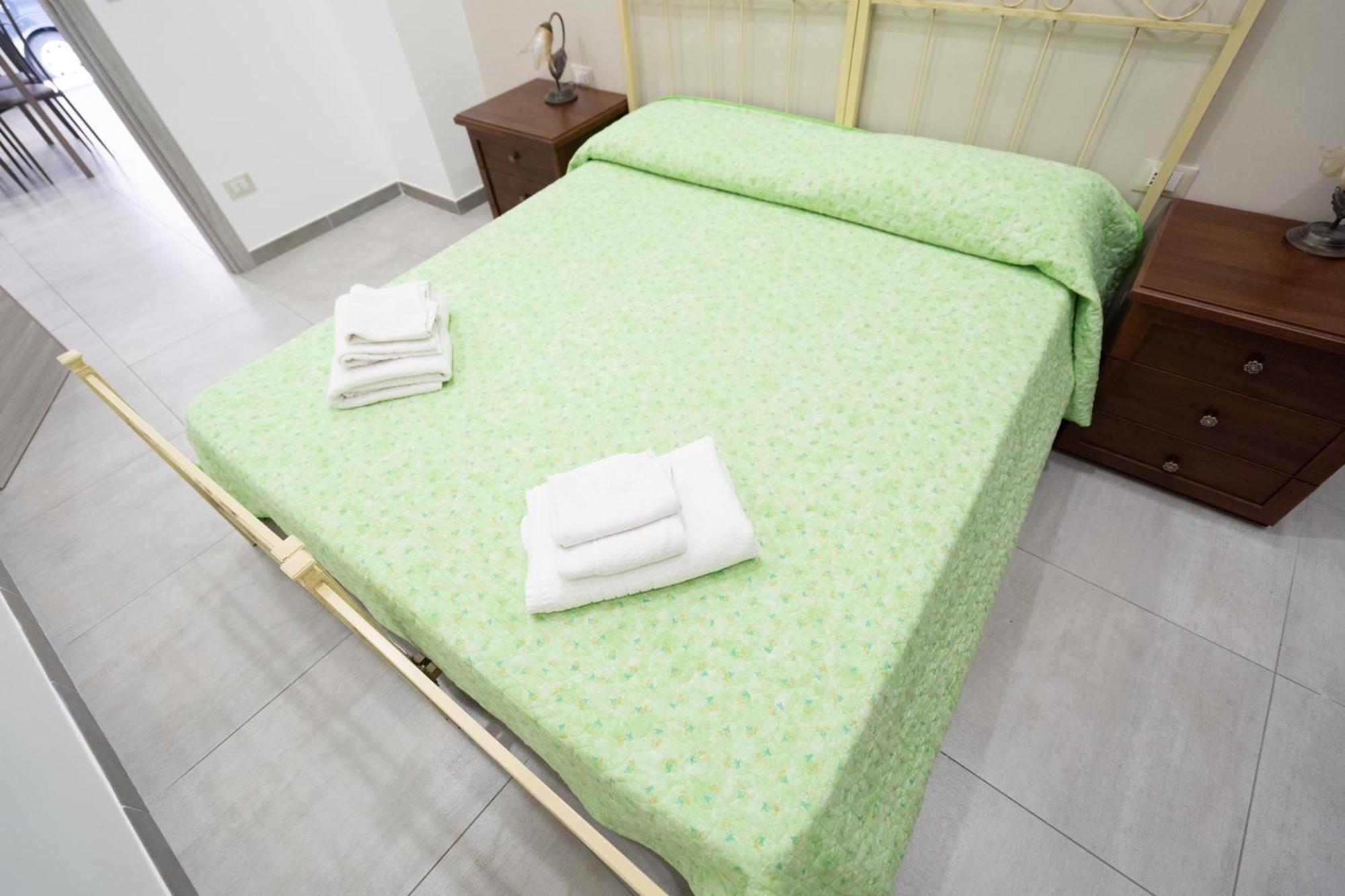 Апартаменты Casa Vacanza Serafino Катания Экстерьер фото
