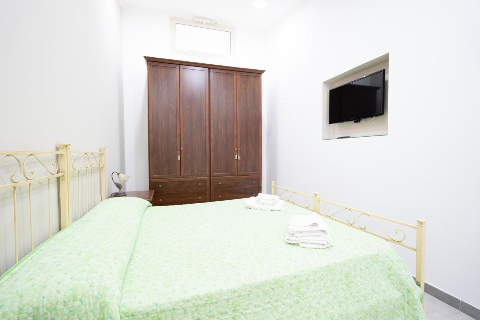 Апартаменты Casa Vacanza Serafino Катания Экстерьер фото